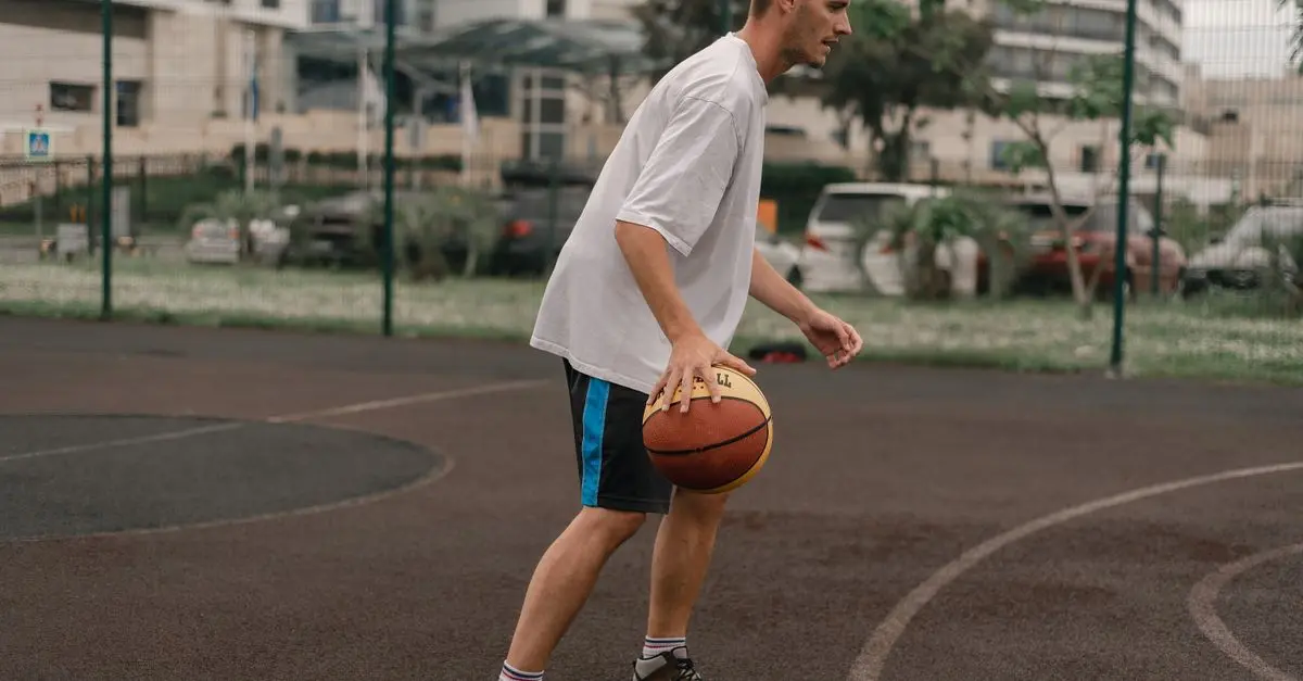 Comment Devenir un Meilleur Joueur de Basketball : 5 Conseils Essentiels